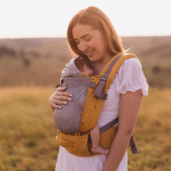 Porta-bebés Love & Carry ONE com conjunto de alimentação