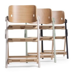 Cadeira alta Chicco Meraviglia com utensílios de mesa