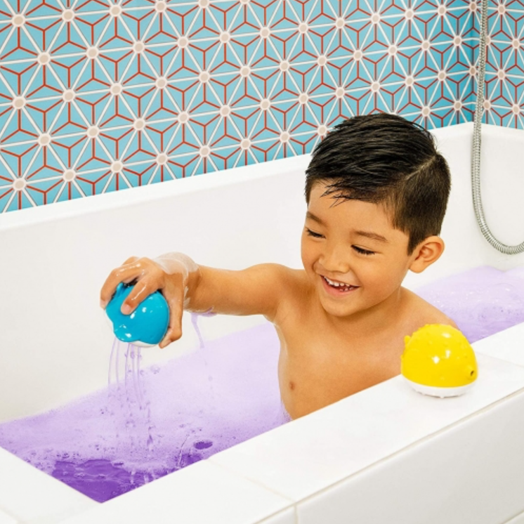 Juguete dispensador Munchkin Buddies (2 ud.) con bombas de baño (20 ud.)