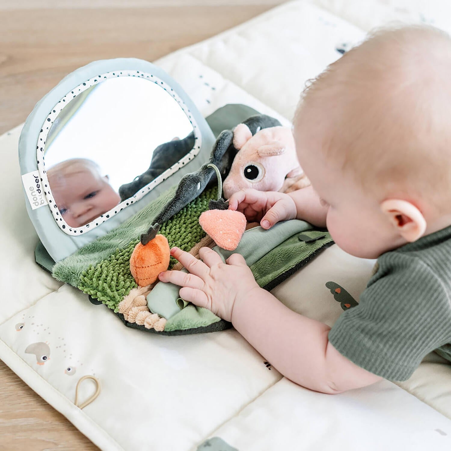 Espejo sensorial Done By Deer Tummy Time