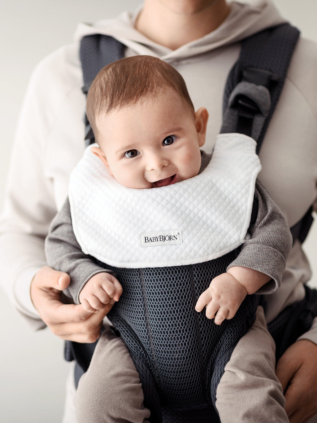 Babero Babybjorn para mochila portabebé Harmony